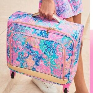 Lilly Pulitzer Rolling Carry On Luggage. Splendor in the Sand print!